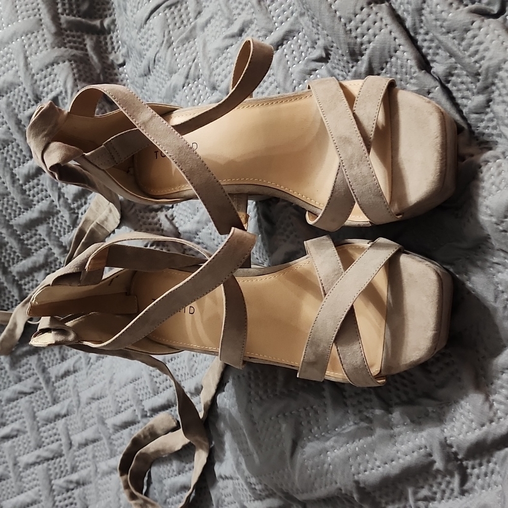 NWT Faux Suede Taupe Laceup Platform heels Torrid Sz 9.5 - Picture 2 of 8